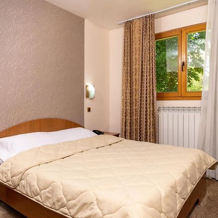 Hotel Kanet Szkopje Kültér fotó