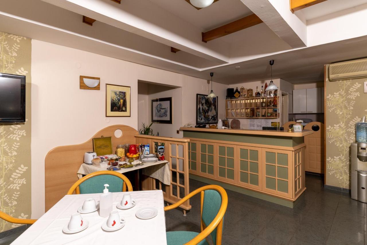 Hotel Kanet Szkopje Kültér fotó