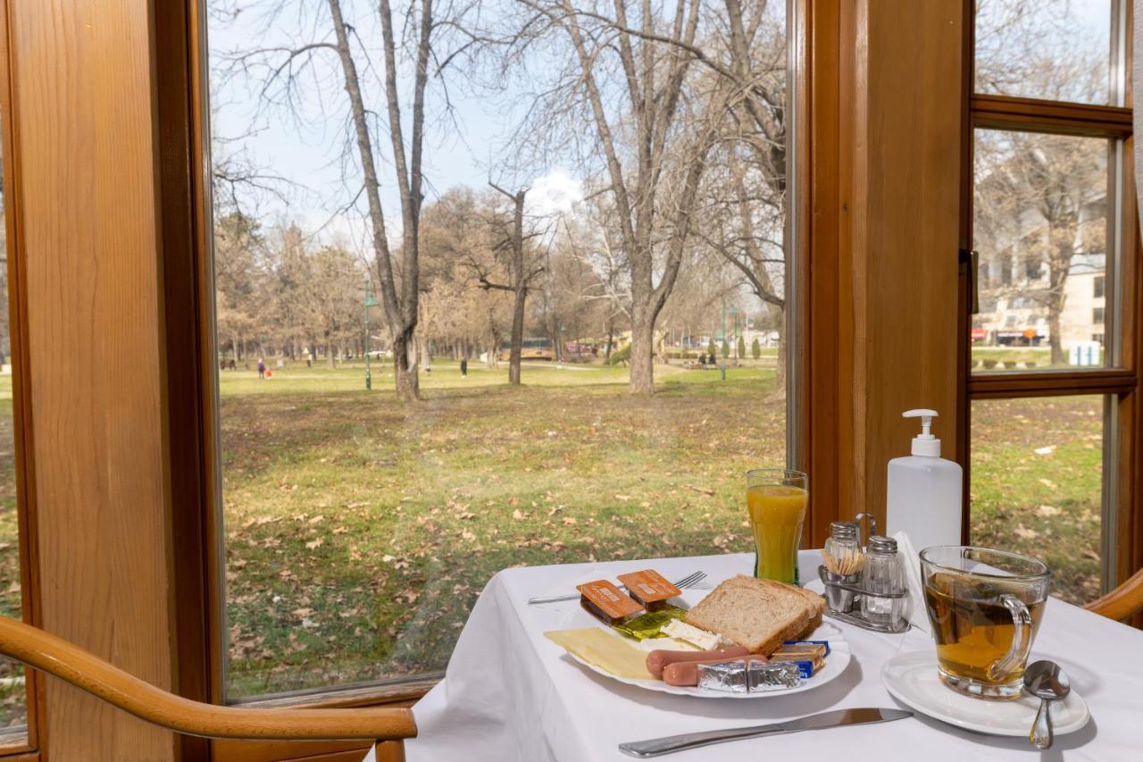Hotel Kanet Szkopje Kültér fotó