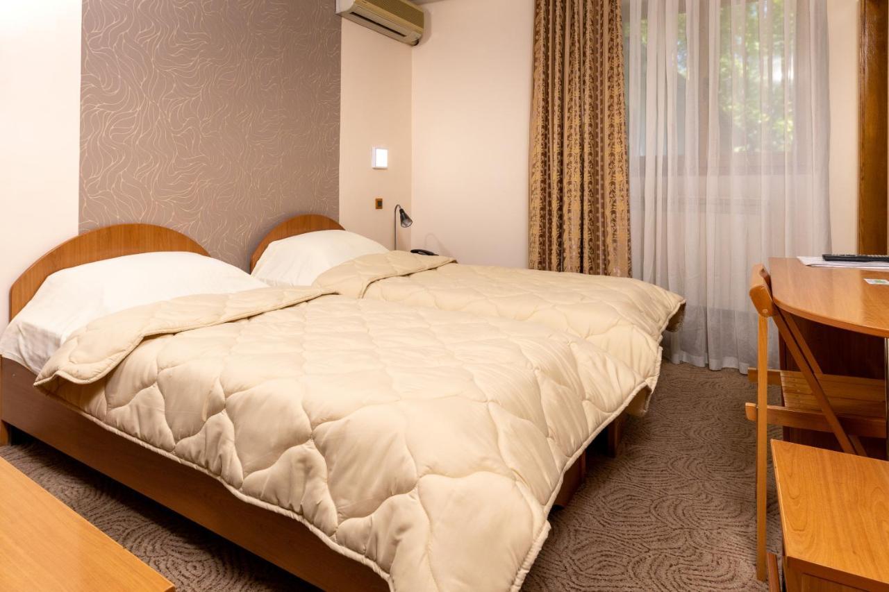 Hotel Kanet Szkopje Kültér fotó