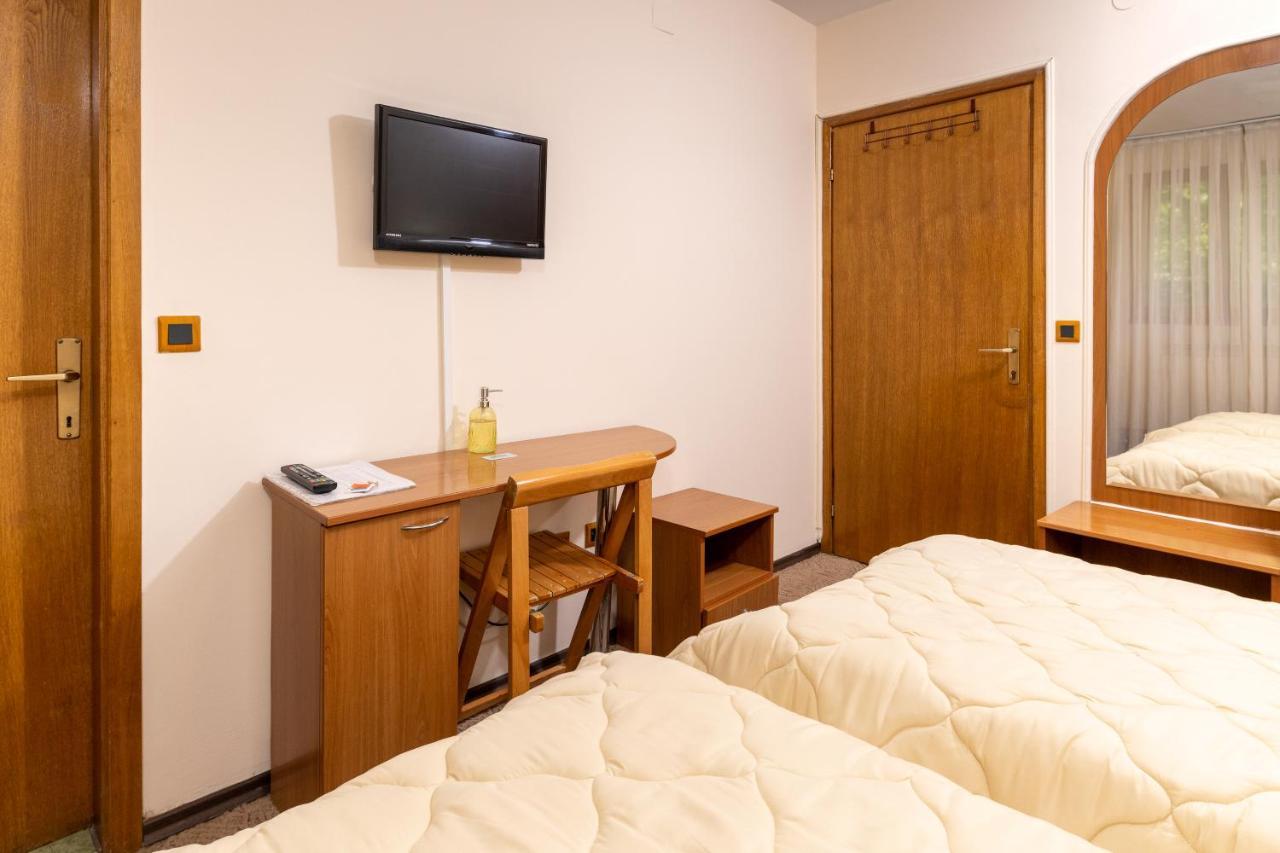 Hotel Kanet Szkopje Kültér fotó