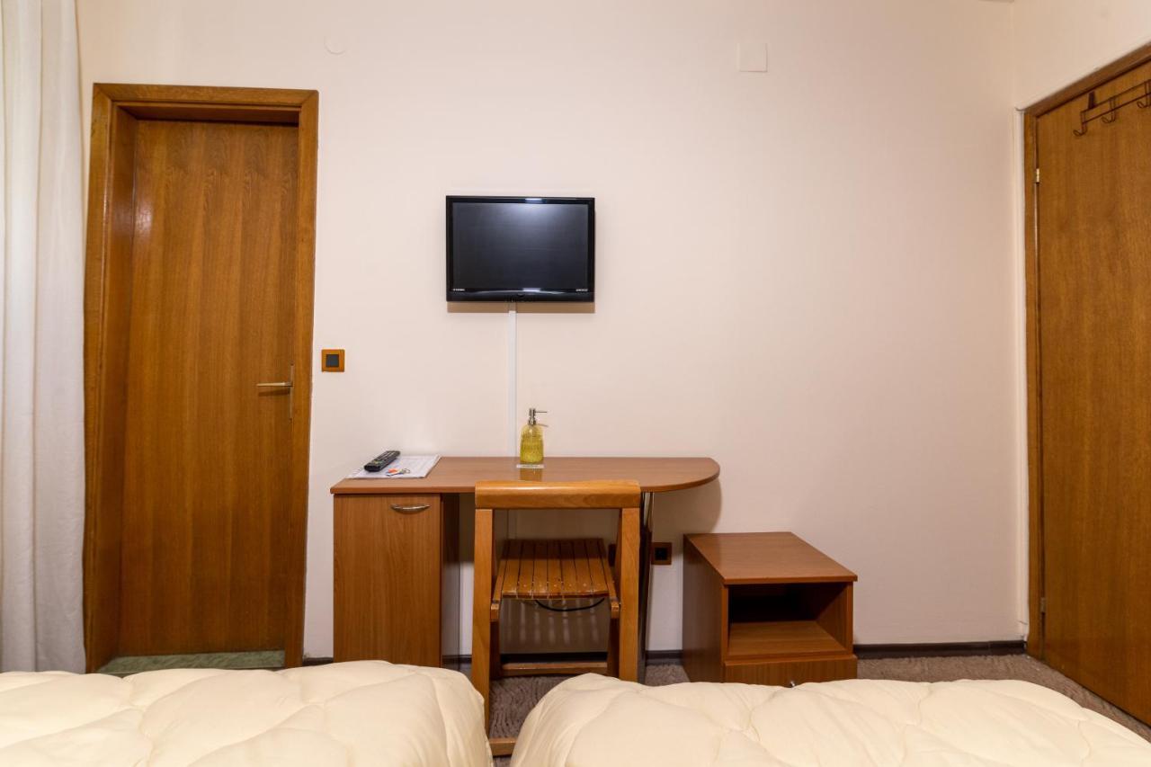 Hotel Kanet Szkopje Kültér fotó