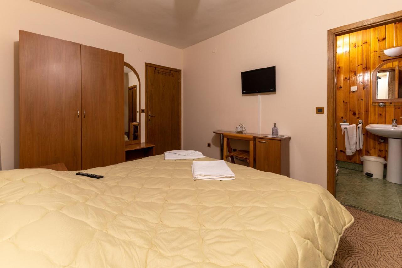 Hotel Kanet Szkopje Kültér fotó