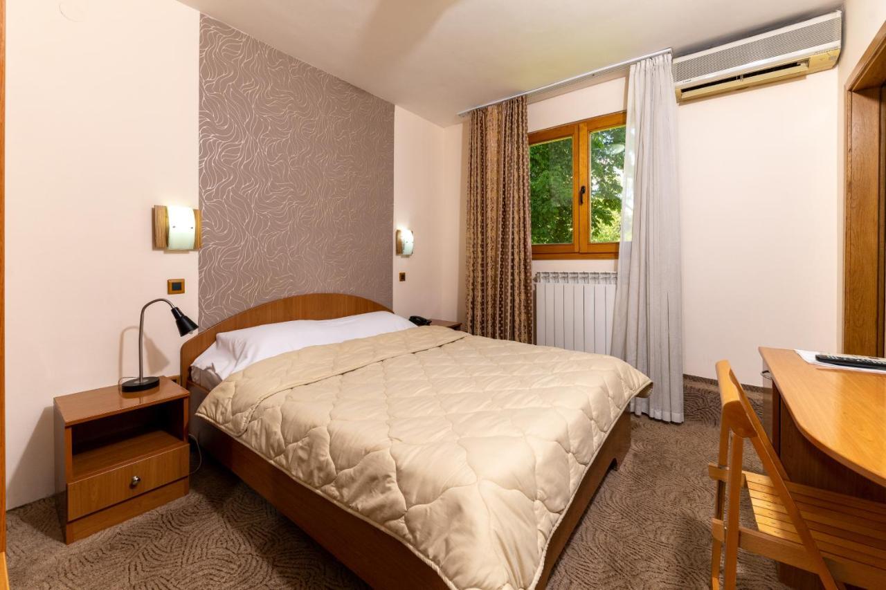 Hotel Kanet Szkopje Kültér fotó