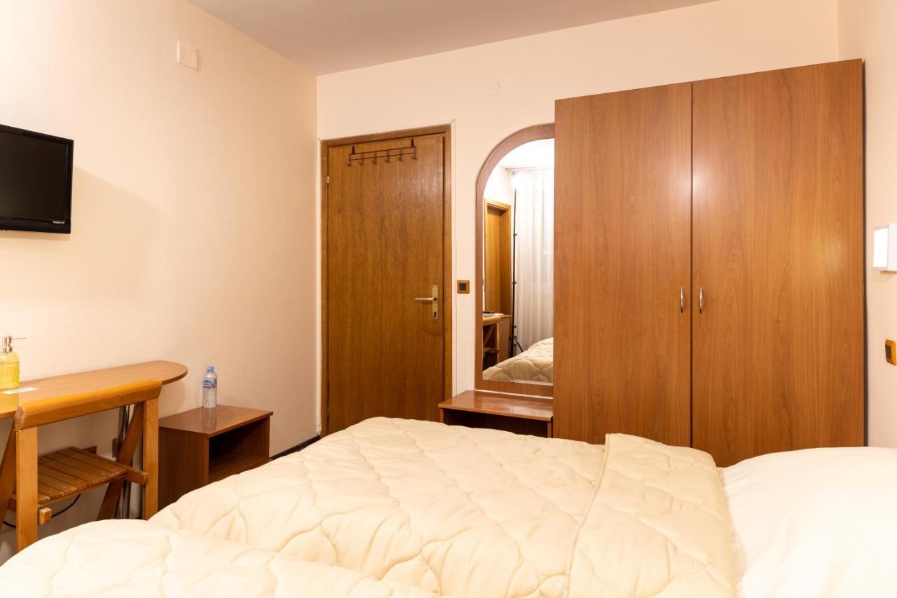 Hotel Kanet Szkopje Kültér fotó