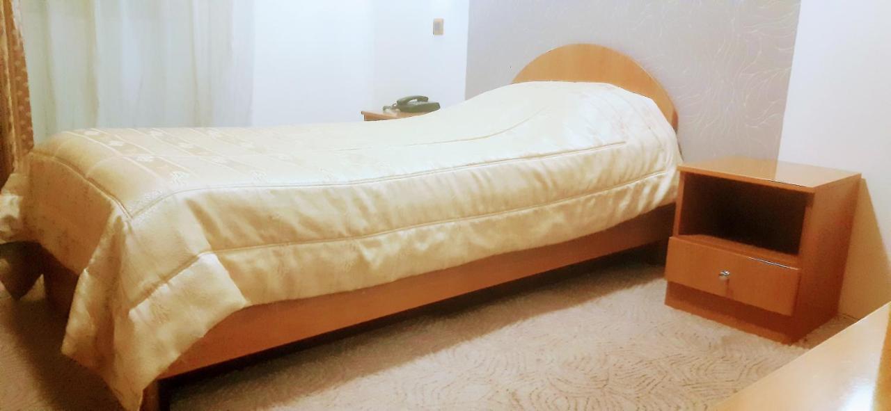 Hotel Kanet Szkopje Kültér fotó