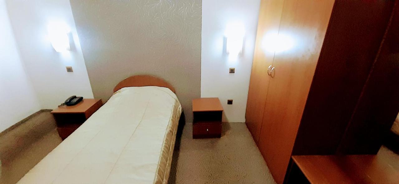Hotel Kanet Szkopje Kültér fotó