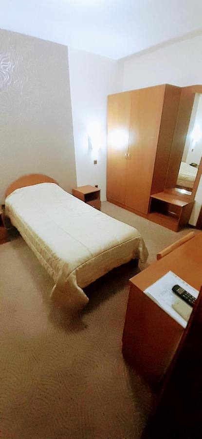 Hotel Kanet Szkopje Kültér fotó
