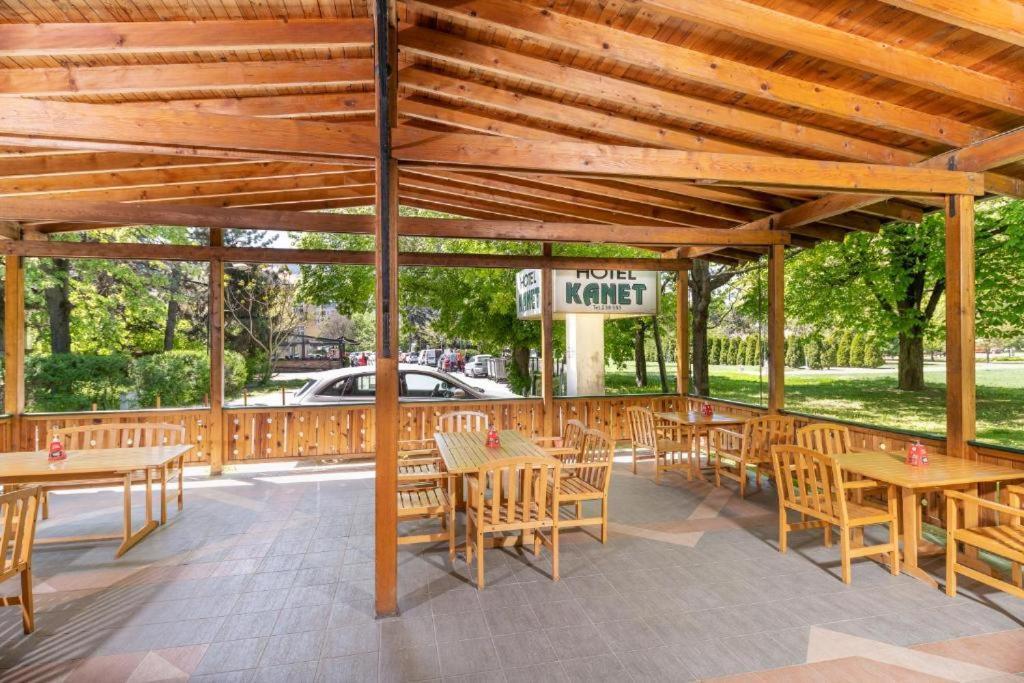 Hotel Kanet Szkopje Kültér fotó