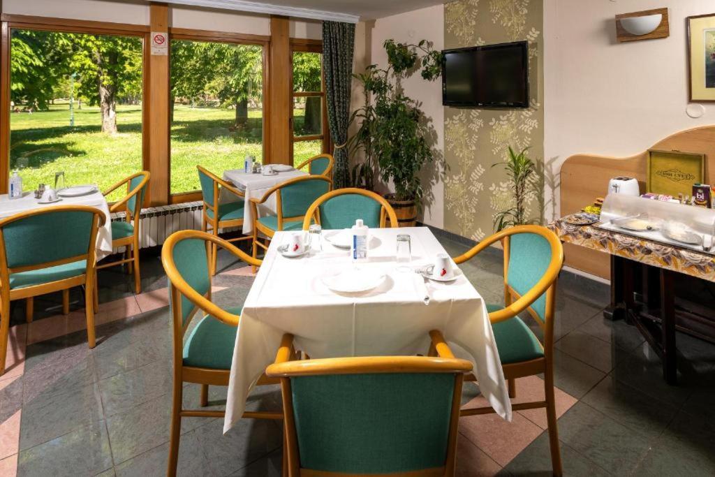 Hotel Kanet Szkopje Kültér fotó