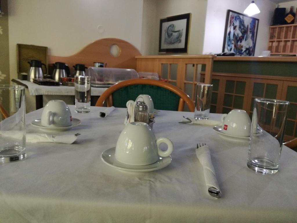 Hotel Kanet Szkopje Kültér fotó