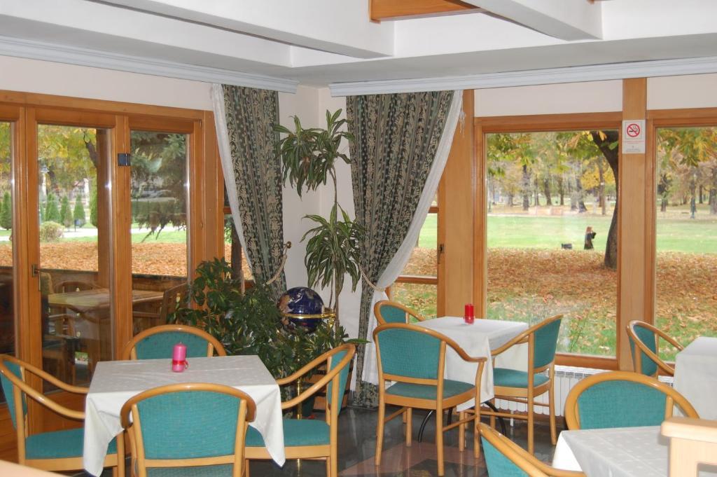 Hotel Kanet Szkopje Kültér fotó
