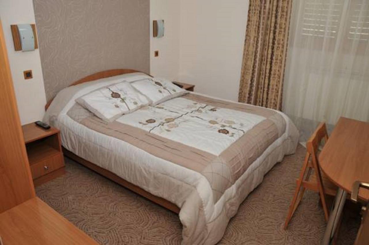 Hotel Kanet Szkopje Kültér fotó